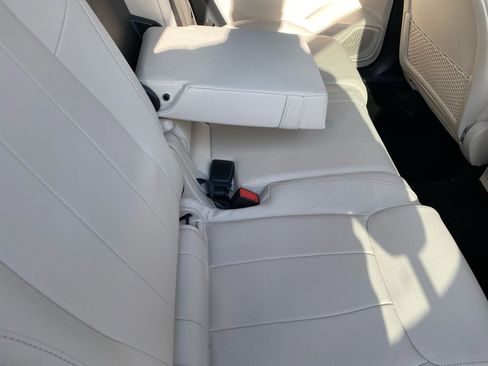 Used 2022 Mercedes-Benz GLB 250 4MATIC image 33