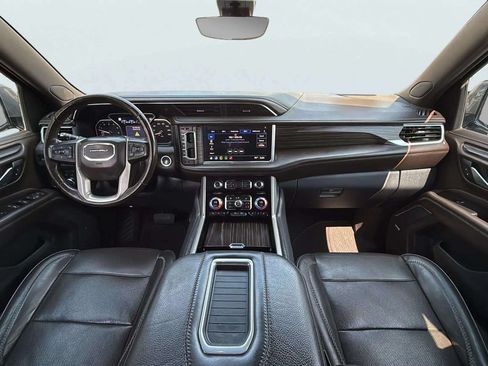 Used 2021 GMC Yukon Denali w/ Denali Premium Package AWD/4WD image 9