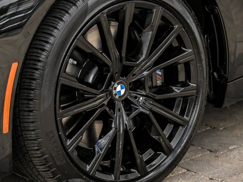 Used 2022 BMW 740i xDrive w/ M Sport Package AWD/4WD image 9
