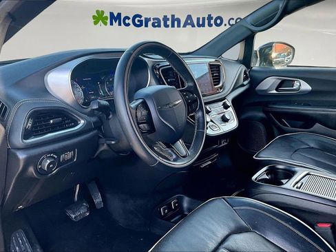 Used 2020 Chrysler Pacifica Limited w/ S Appearance Package image 18