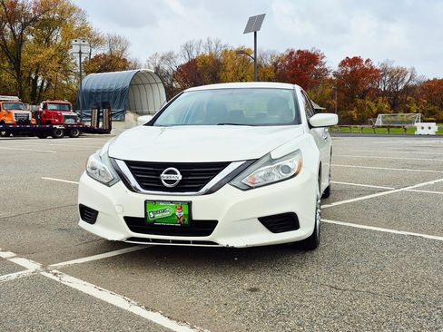 Used 2016 Nissan Altima 2.5 S w/ Power Driver Seat Package FWD image 1