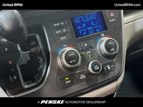 Used 2015 Toyota Sienna LE FWD image 10