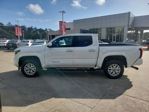 Used 2025 Toyota Tacoma SR5 image 9