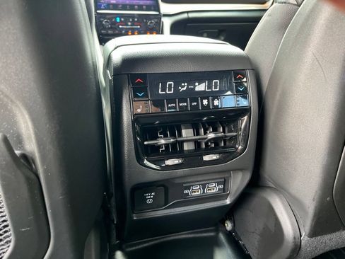 Used 2025 Jeep Grand Cherokee Summit AWD/4WD image 18