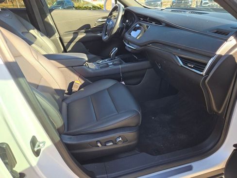 Used 2020 Cadillac XT4 Sport w/ Cold Weather Package image 7