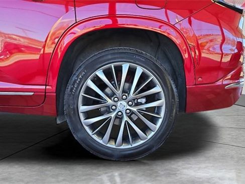 Used 2025 Buick Enclave Avenir image 31