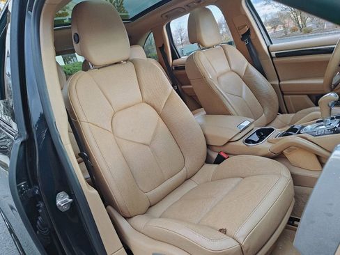 Used 2016 Porsche Cayenne S image 26