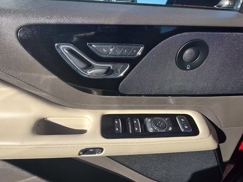 Used 2020 Lincoln Aviator Reserve w/ Elements Package Plus image 17
