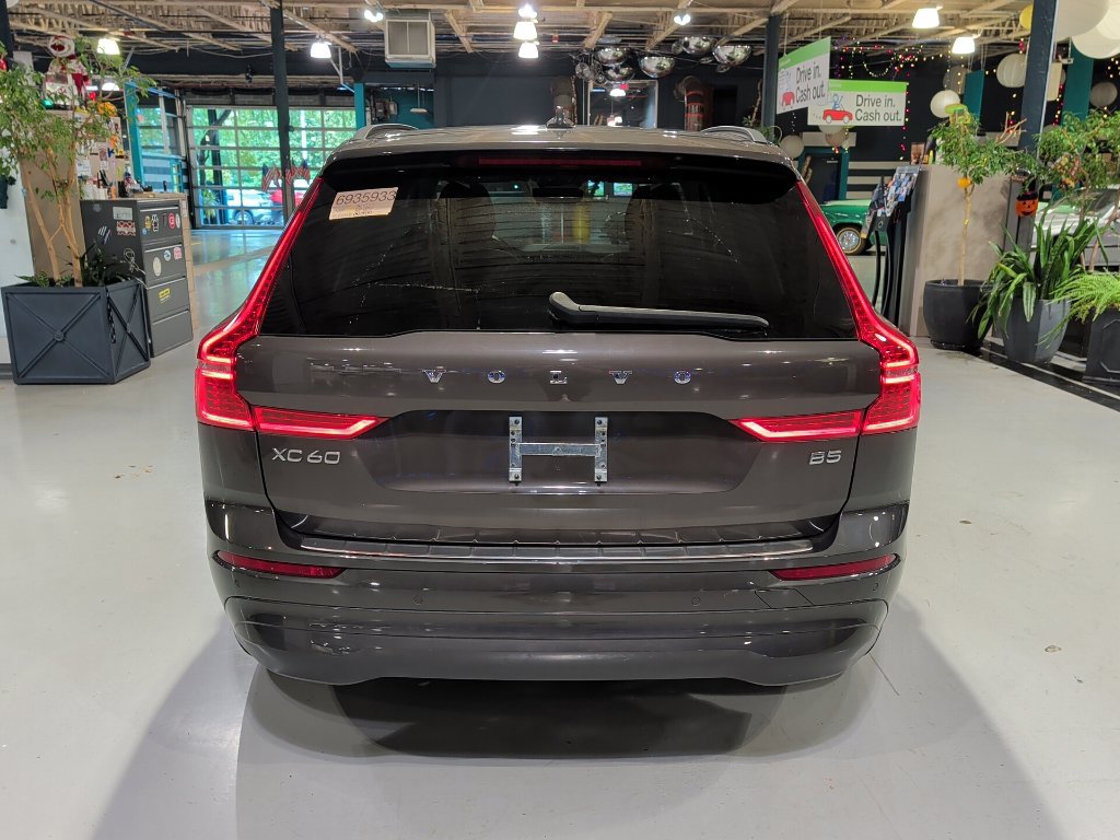 Used 2022 Volvo XC60 B5 Momentum w/ Climate Package FWD image 10