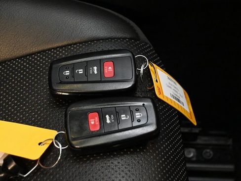 Certified 2023 Toyota Camry XLE image 21