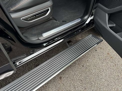 Used 2023 Jeep Grand Wagoneer Series III AWD/4WD image 10