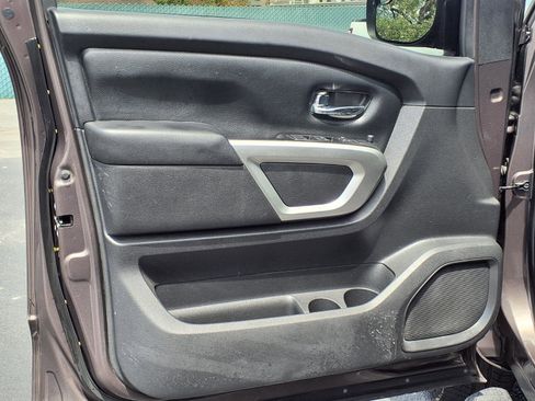 Used 2017 Nissan Titan SV image 13