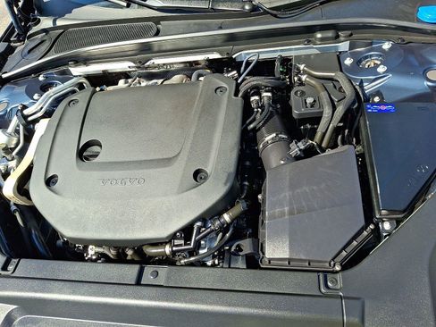 Certified 2025 Volvo V90 B6 Cross Country Ultra AWD/4WD image 27