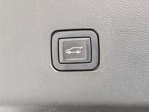 Used 2023 Chevrolet Traverse LT AWD/4WD image 16