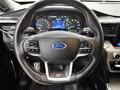 Used 2021 Ford Explorer XLT w/ Equipment Group 202A AWD/4WD image 7