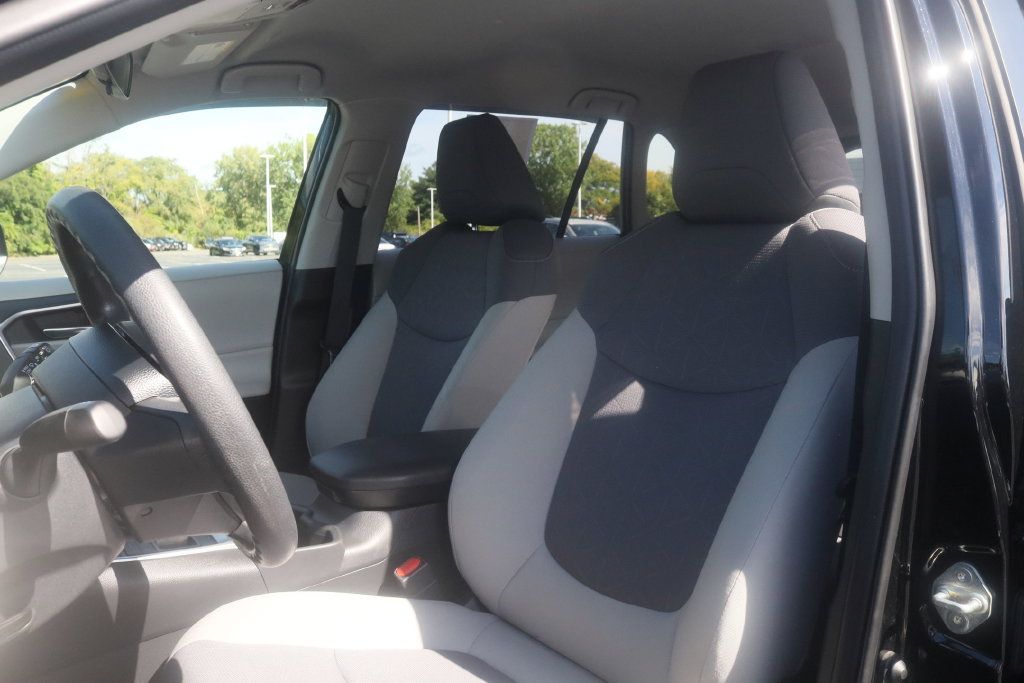 Used 2025 Toyota RAV4 XLE AWD/4WD image 25