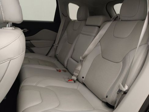 Used 2019 Jeep Cherokee Limited w/ Technology Group FWD image 18