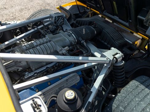 Used 2005 Ford GT RWD image 4