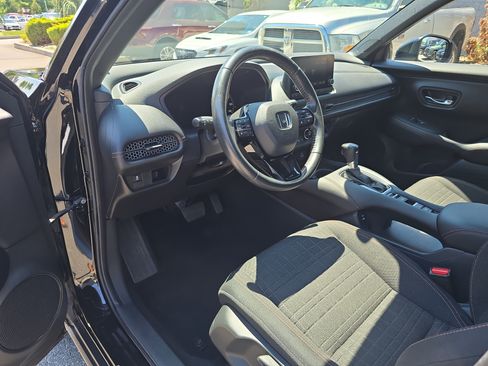 Used 2024 Honda HR-V Sport image 4
