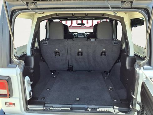 Used 2020 Jeep Wrangler Unlimited Sahara AWD/4WD image 22
