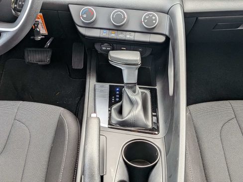 Certified 2026 Hyundai Elantra SE FWD image 18