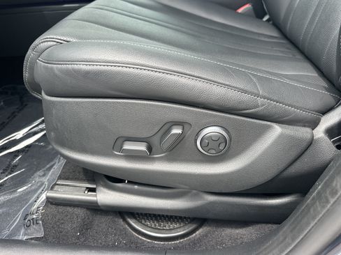 Certified 2025 Genesis GV80 2.5T Standard AWD/4WD image 19