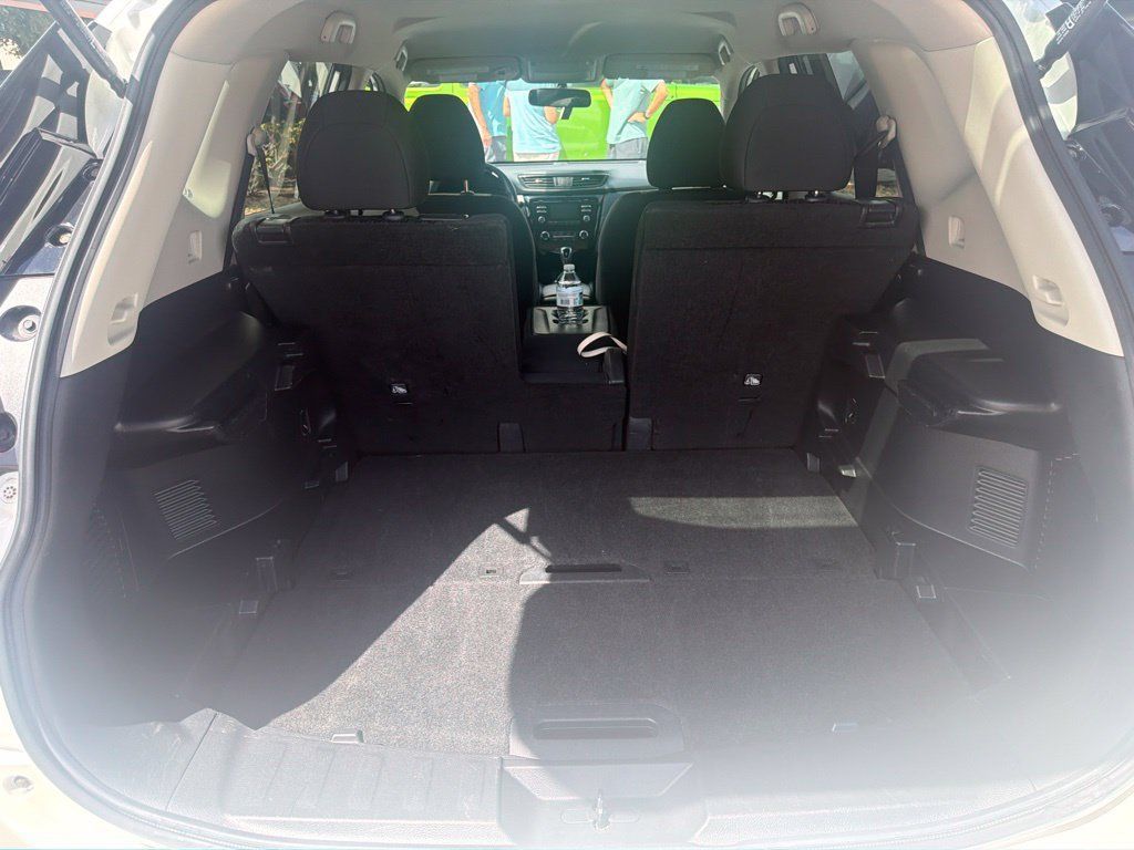 Used 2017 Nissan Rogue S w/ S Appearance Package FWD image 26