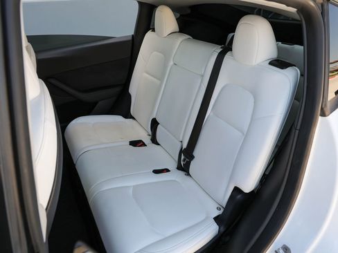 Used 2023 Tesla Model Y Long Range AWD/4WD image 28