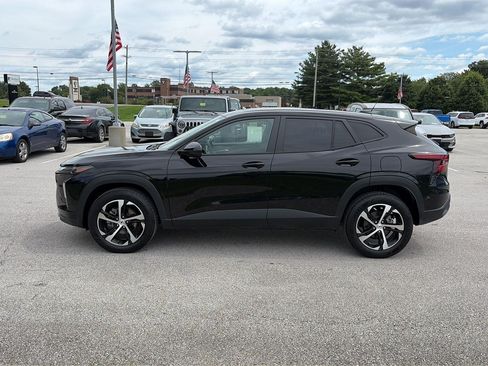 Used 2024 Chevrolet Trax RS w/ Driver Confidence Package FWD image 2