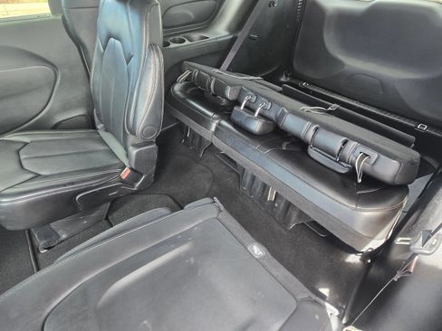 Used 2025 Chrysler Pacifica Select FWD image 7