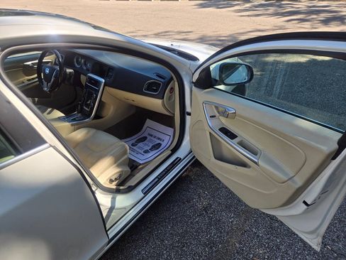 Used 2012 Volvo S60 T5 w/ Climate Pkg FWD image 23