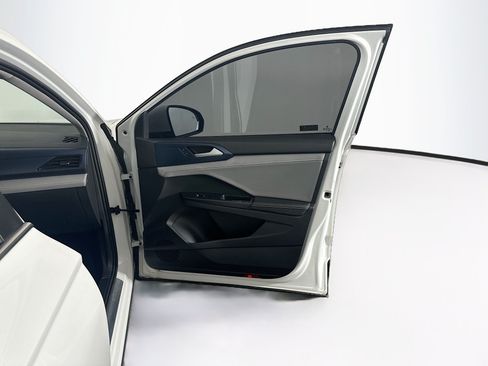Used 2024 Volkswagen Taos SE FWD image 30