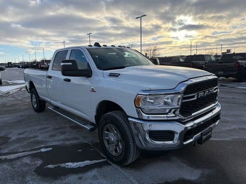 Used 2024 RAM 2500 Tradesman w/ Chrome Appearance Group image 10