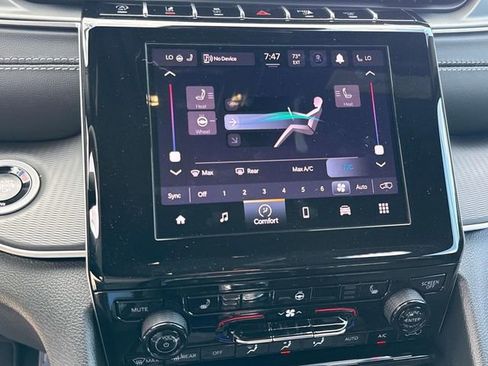 New 2025 Jeep Grand Cherokee Altitude image 16