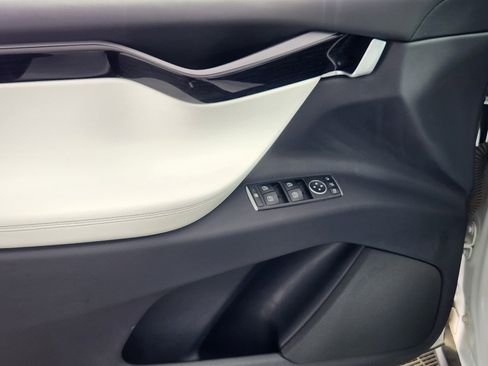 Used 2020 Tesla Model X Long Range image 16