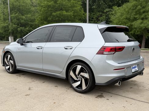 Used 2026 Volkswagen Golf SE FWD image 3