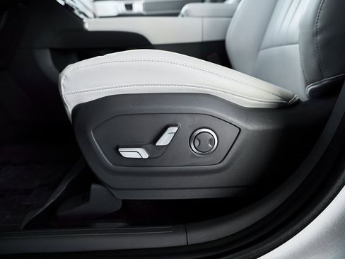 Used 2025 Hyundai Santa Fe SEL image 19