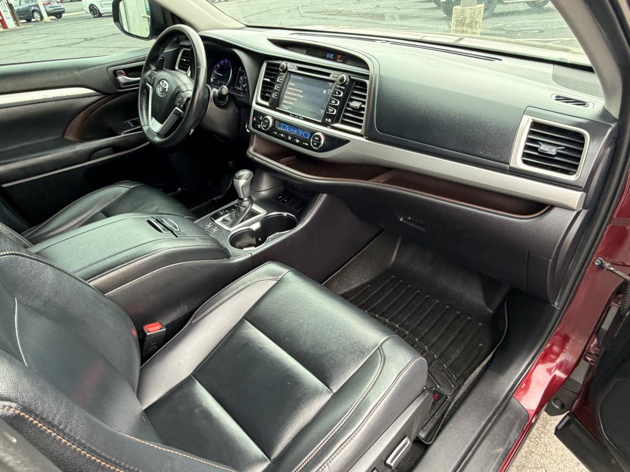 Used 2019 Toyota Highlander XLE FWD image 34