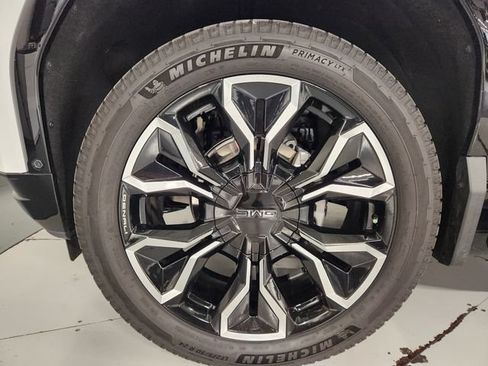 Used 2025 GMC Sierra EV Denali AWD/4WD image 8