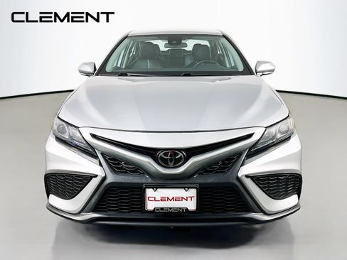 Used 2022 Toyota Camry SE FWD image 2