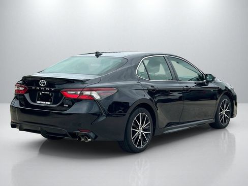 Used 2021 Toyota Camry SE FWD image 5
