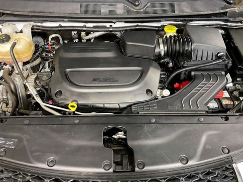 Used 2022 Chrysler Pacifica Touring-L image 9