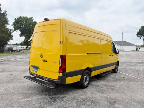 Used 2021 Mercedes-Benz Sprinter 2500 image 5