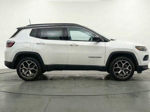 Used 2025 Jeep Compass Limited image 11