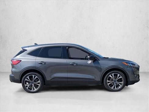 Used 2022 Ford Escape SE w/ SE Sport Appearance Package image 4