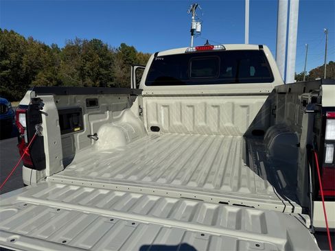 New 2025 Ford Ranger Raptor image 11