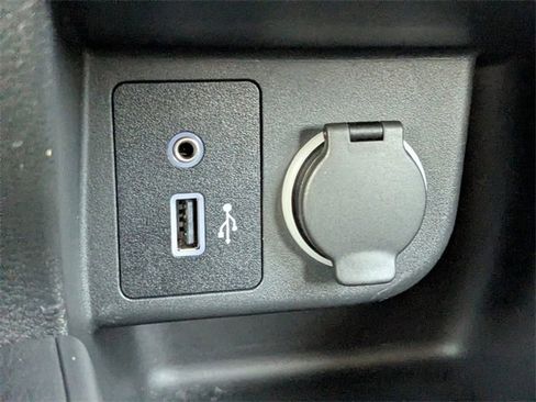 Used 2024 Nissan Kicks S image 27