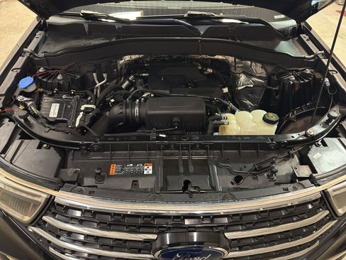 Used 2020 Ford Explorer XLT w/ Equipment Group 202A image 31