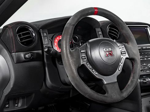Used 2016 Nissan GT-R NISMO AWD/4WD image 15