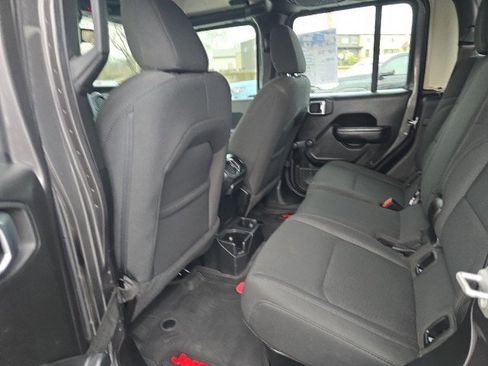 Used 2023 Jeep Gladiator Sport image 13